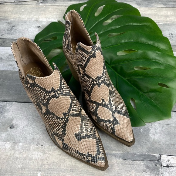 Vince Camuto VC Gigietta snakeskin boots natural - Picture 7 of 8